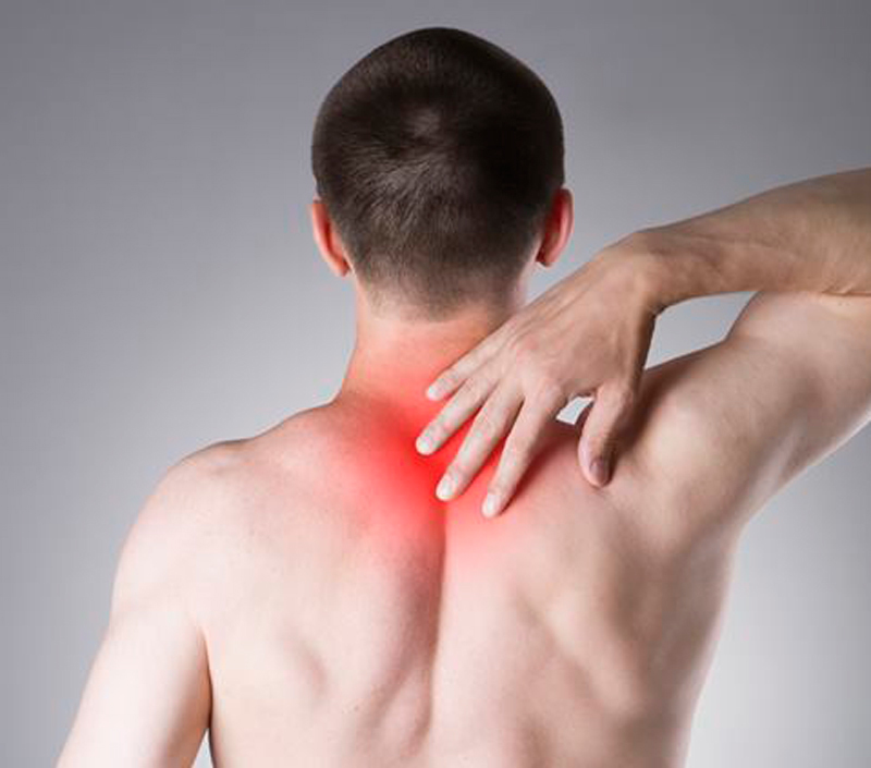 Боль под левую лопатку спины причины лечение