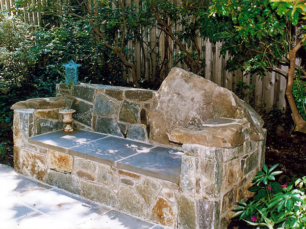 Дачная мебель своими руками: Природный камень, бетон и дёрн