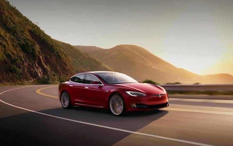 Tesla продала рекордное количество электромобилей