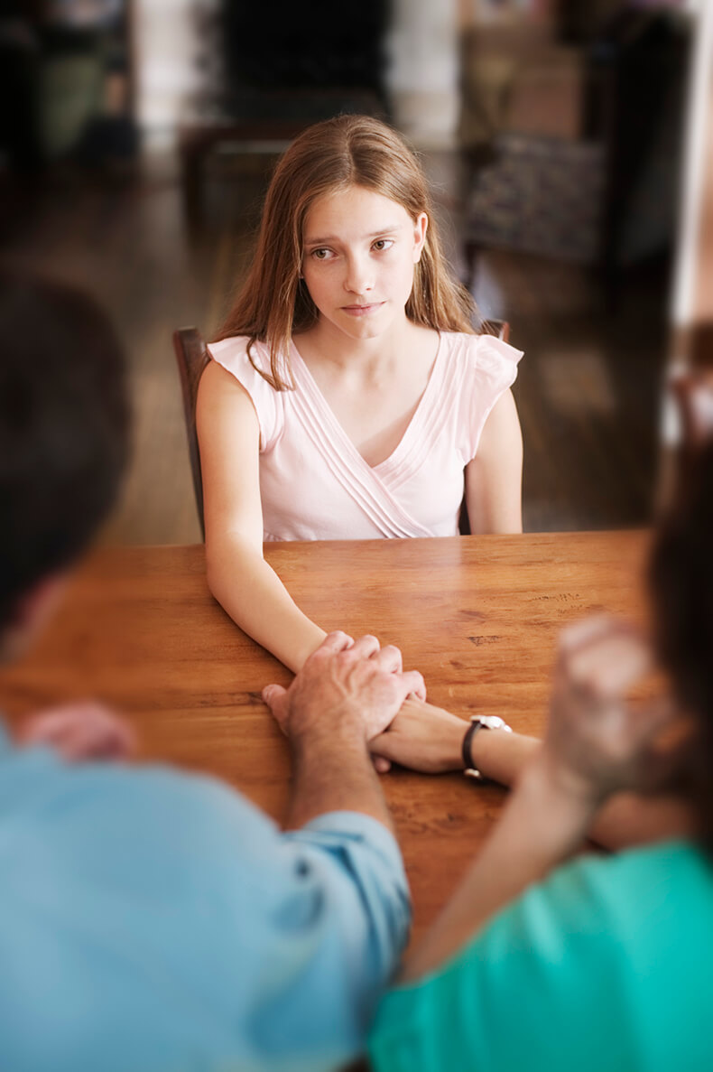 Родительская тревога: Почему вам страшно доверить своего ребенка родственникам?