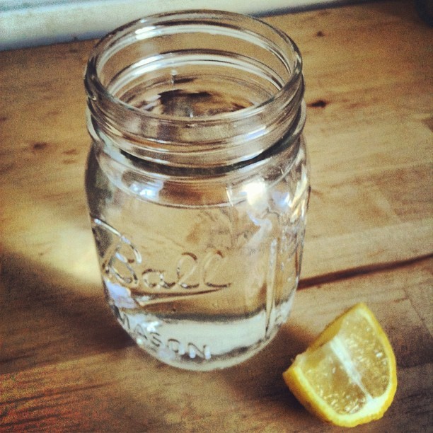 7 причин выпить утром  стакан  теплой воды с лимонным соком