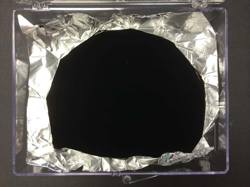 Ученые из MIT случайно создали самый черный материал в мире