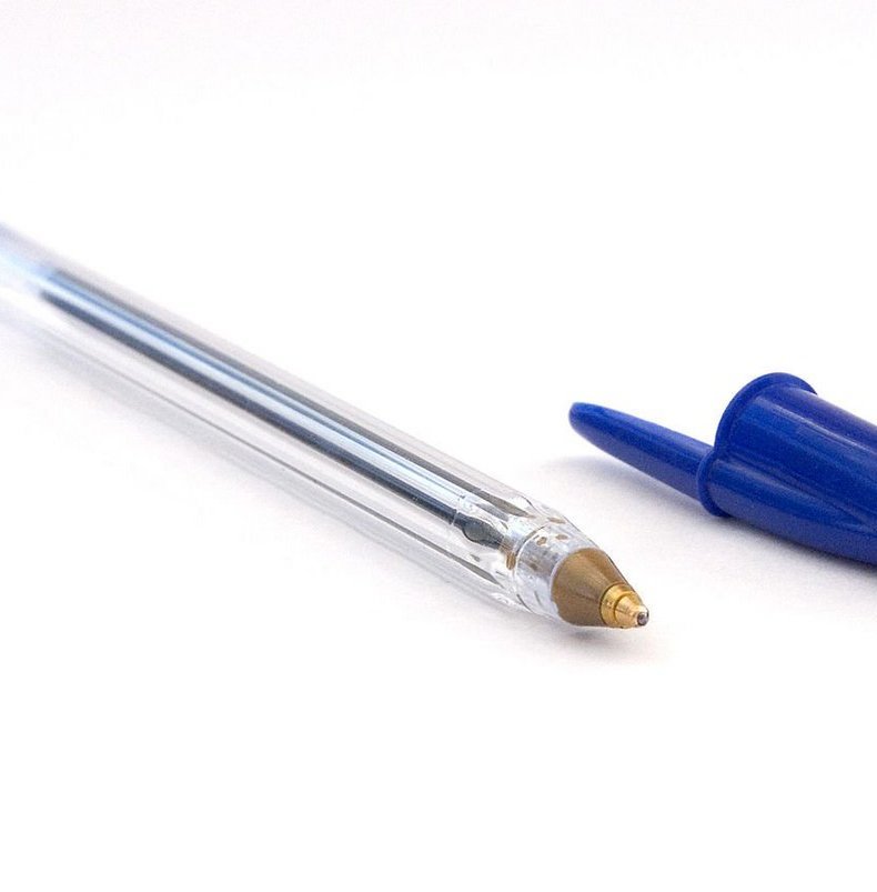 Лайфхак: Как удалить пятно от шариковой ручки