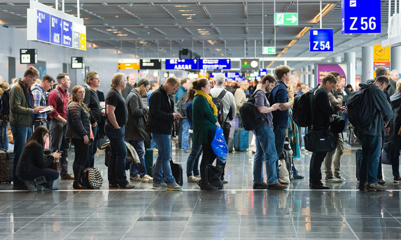Как аэропорты манипулируют вами: 10 секретных способов