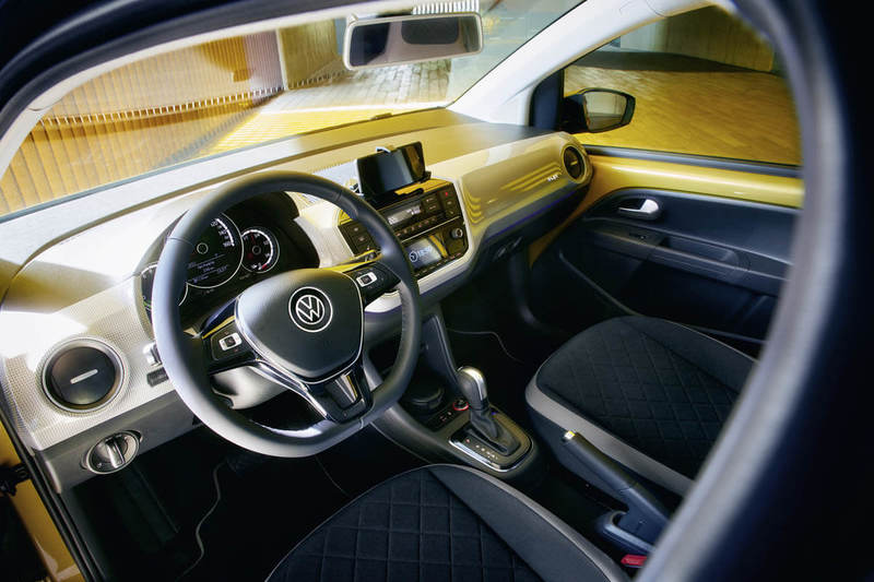Volkswagen раскрывает цены на электро-версию e-up! 