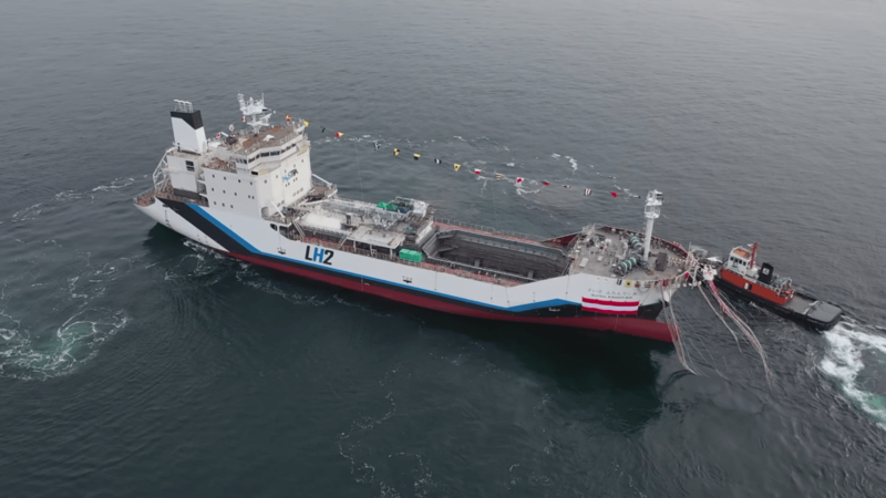Kawasaki запускает первый в мире корабль для транспортировки жидкого водорода