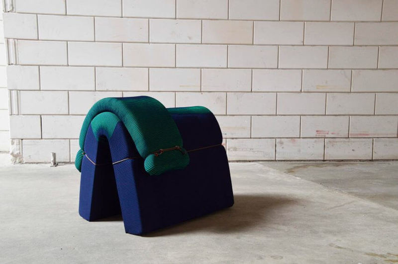 Floor Skrabanja проектирует 3D-трикотажную мебель без скоб или швов