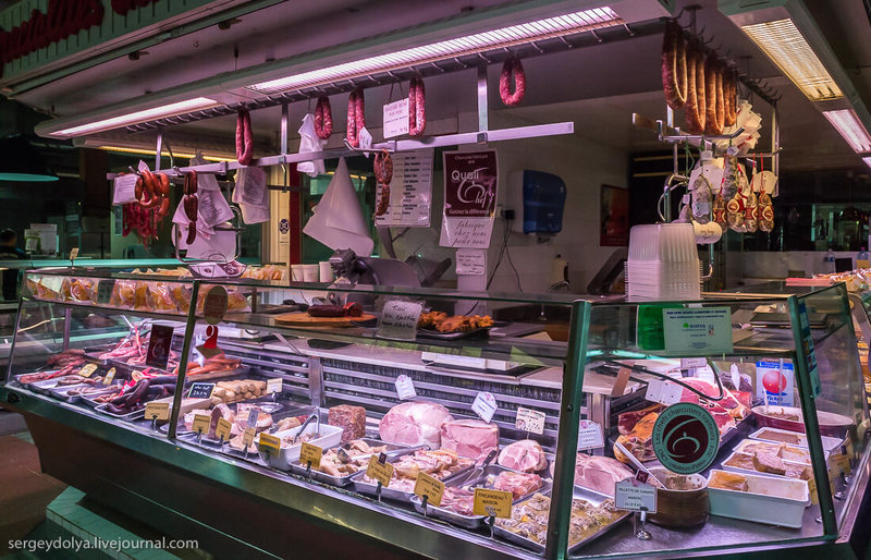 Продуктовый рынок в городке Сет,  Франция