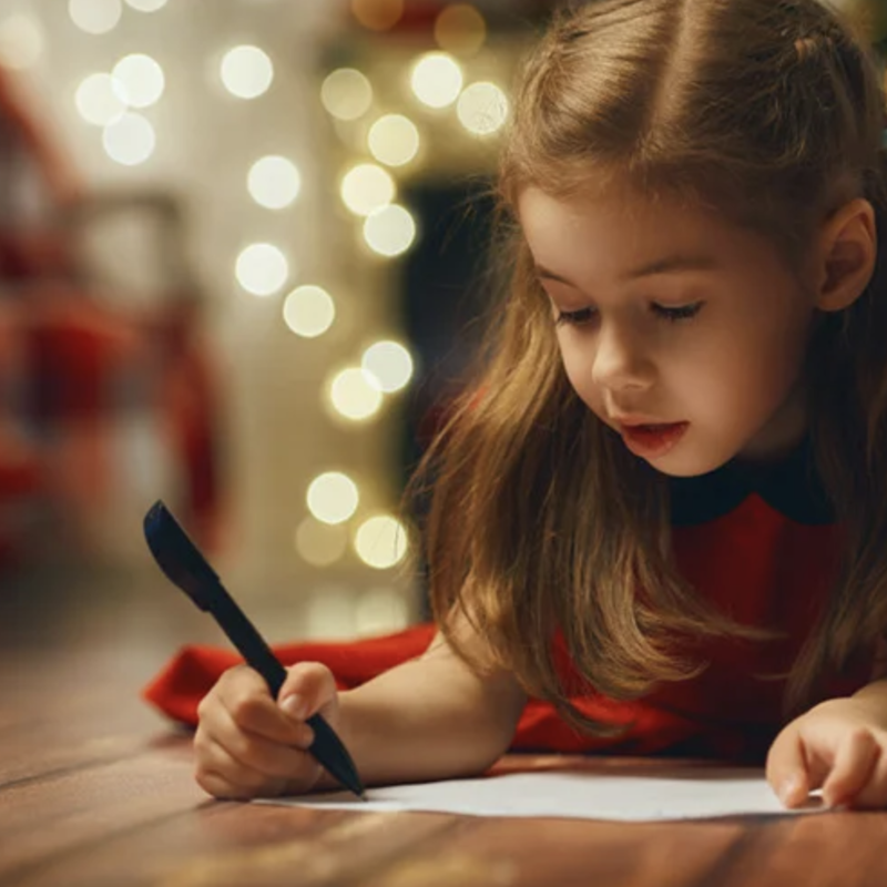 Что делать, если ребенок просит слишком дорогой подарок у Деда Мороза?