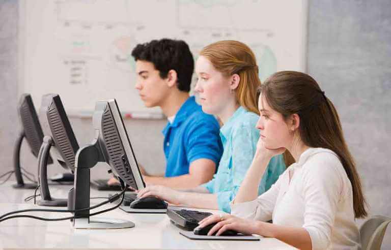 Использование Интернета снижает учебные навыки у студентов вузов