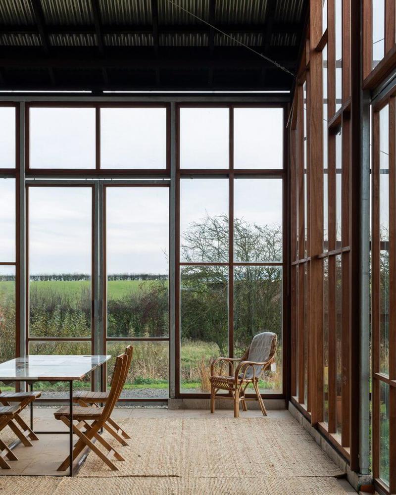 Британские архитекторы строят низкоуглеродный дом из конопли
