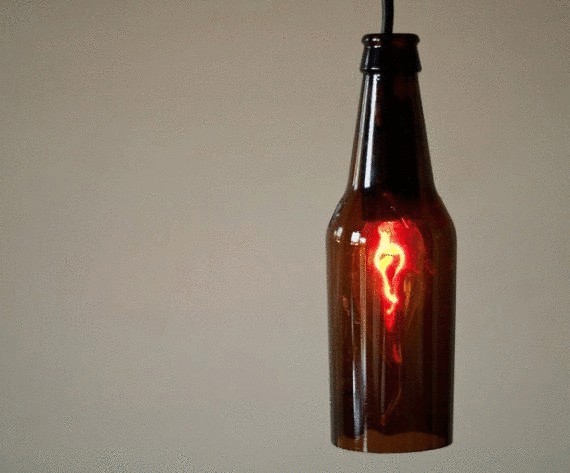Оригинальная лампа и подсвечник из пустой бутылки
