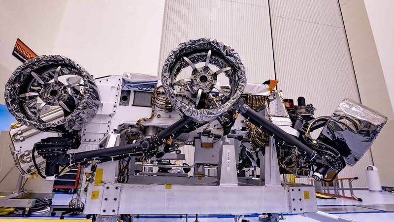 Марсоход НАСА "Perseverance" получает парашютные и внедорожные колеса