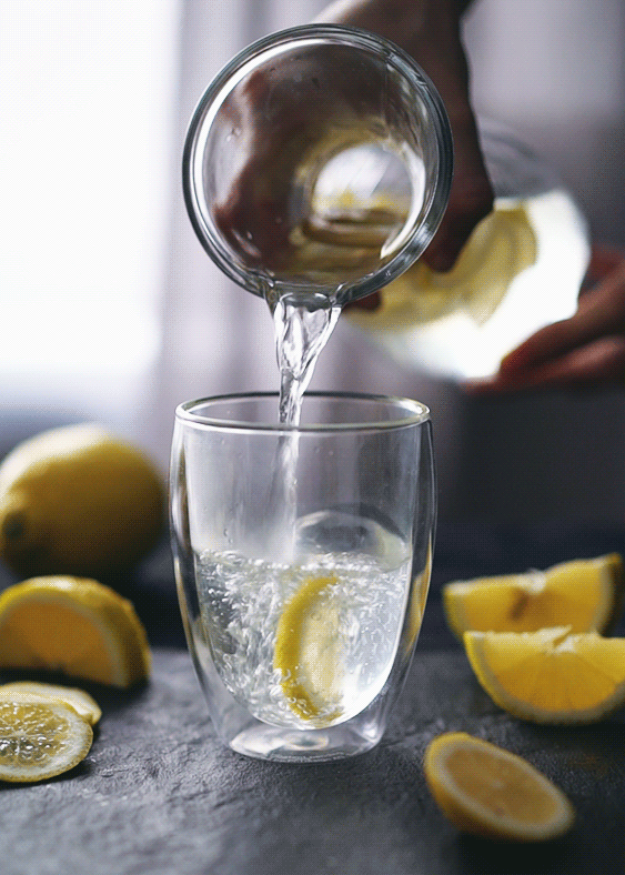 7 причин выпить утром  стакан  теплой воды с лимонным соком