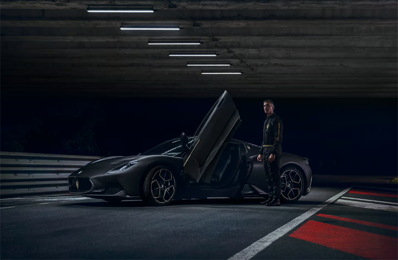 Maserati представляет лимитированный суперкар MC20 Notte Edition