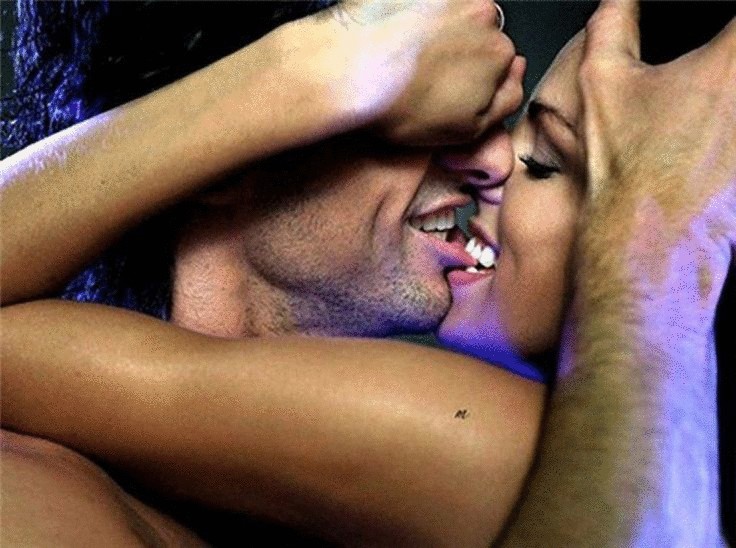 Суд запретил показывать посторонним интимные фото бывших любовников - Российская газета