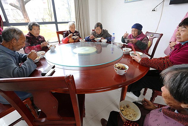 Китайский миллионер построил каждому жителю  своей деревни по вилле. Бесплатно