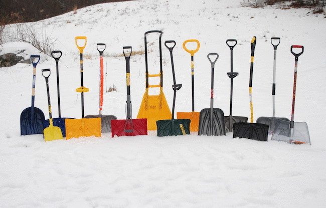 Какую лопату выбрать для уборки снега на даче